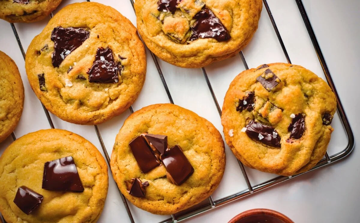 Delicious Vegan Chocolate Chunk Cookies: A Simple Recipe to Try