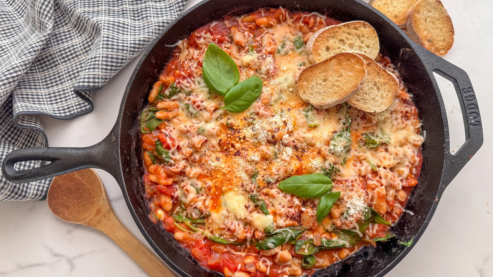 Deliciously Easy Pizza Beans: A One-Pan Comfort Food Recipe