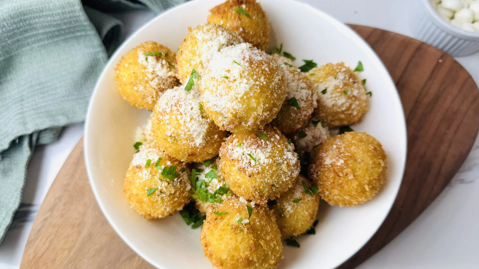 Delicious Cheesy Mashed Potato Balls: A Perfect Leftover Delight