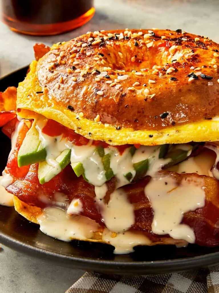 Quick and Delicious Bacon and Avocado Bagel Recipe for Busy Mornings